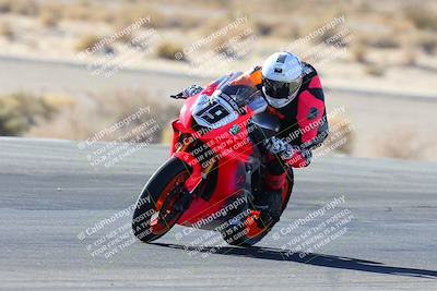 media/Jan-12-2025-CVMA (Sun) [[be1d2b16e3]]/Race 2-Supersport Middleweight/